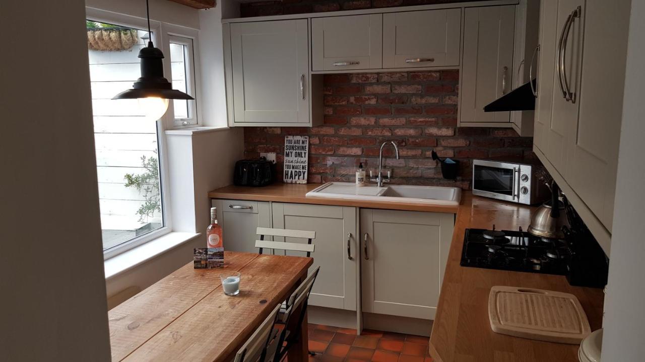 The Hideaway Villa Whitby Buitenkant foto