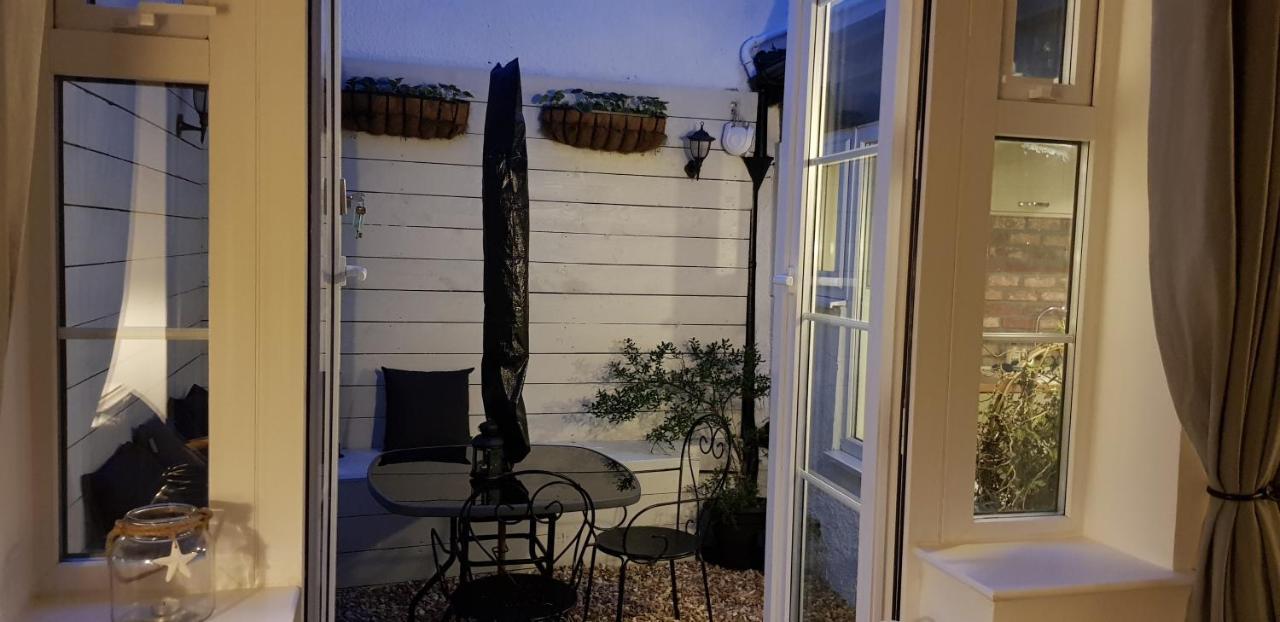 The Hideaway Villa Whitby Buitenkant foto